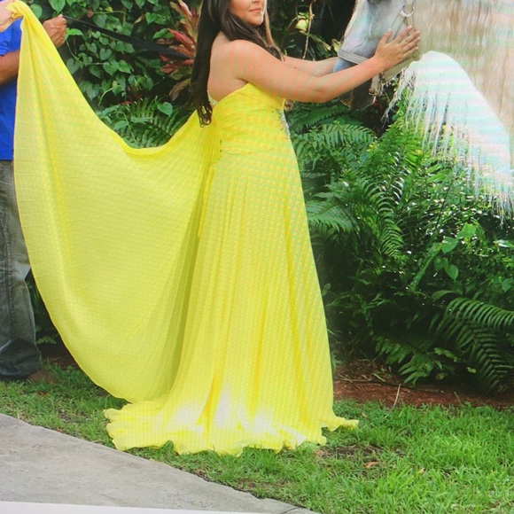 COPY - Tony bowls Prom Dress ,size 10 , yellow color size 10 - Picture 4 of 16